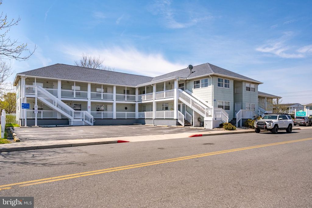 Image 43 of property listing at 207 8TH ST #203E, Ocean City, MD 21842