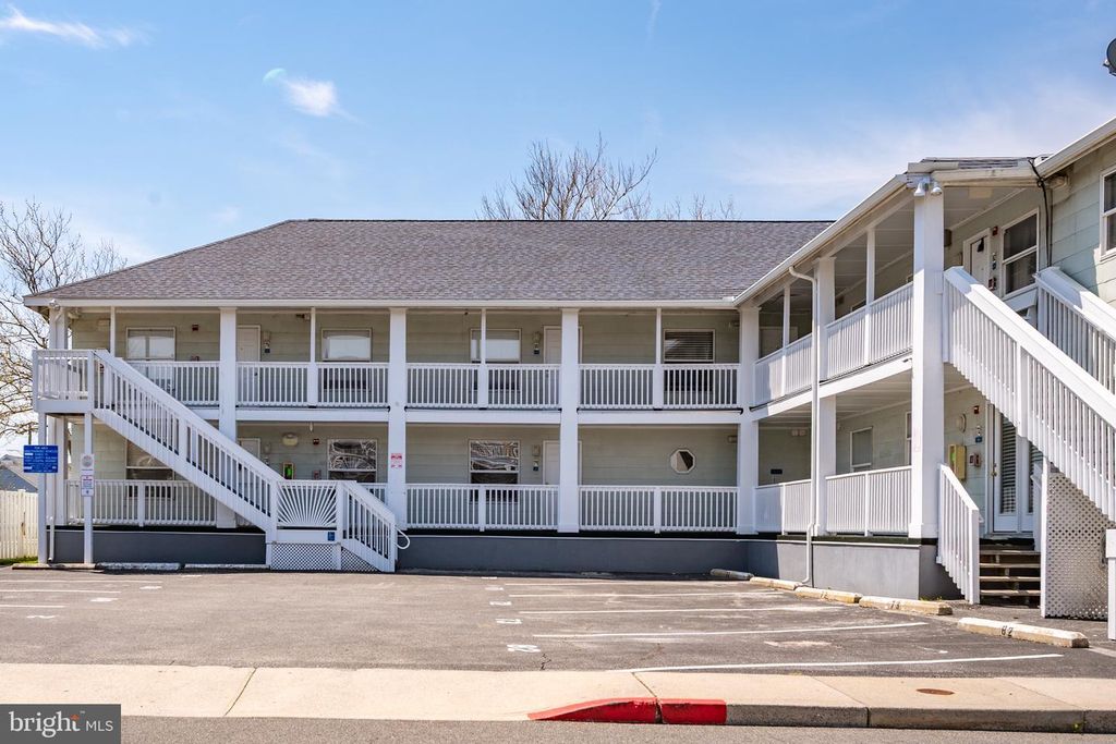 Image 46 of property listing at 207 8TH ST #203E, Ocean City, MD 21842