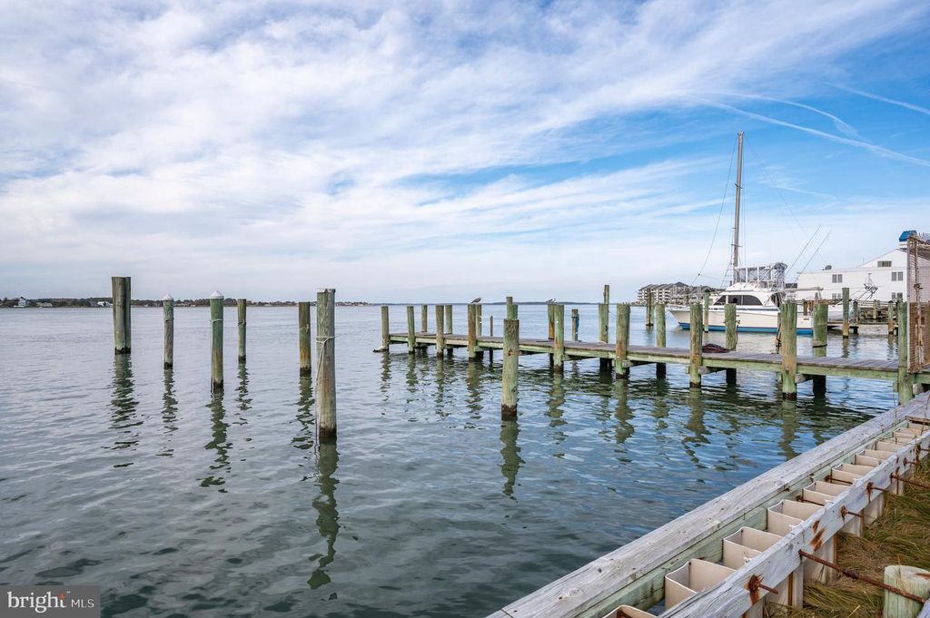 Image 6 of property listing at 207 8TH ST #203E, Ocean City, MD 21842