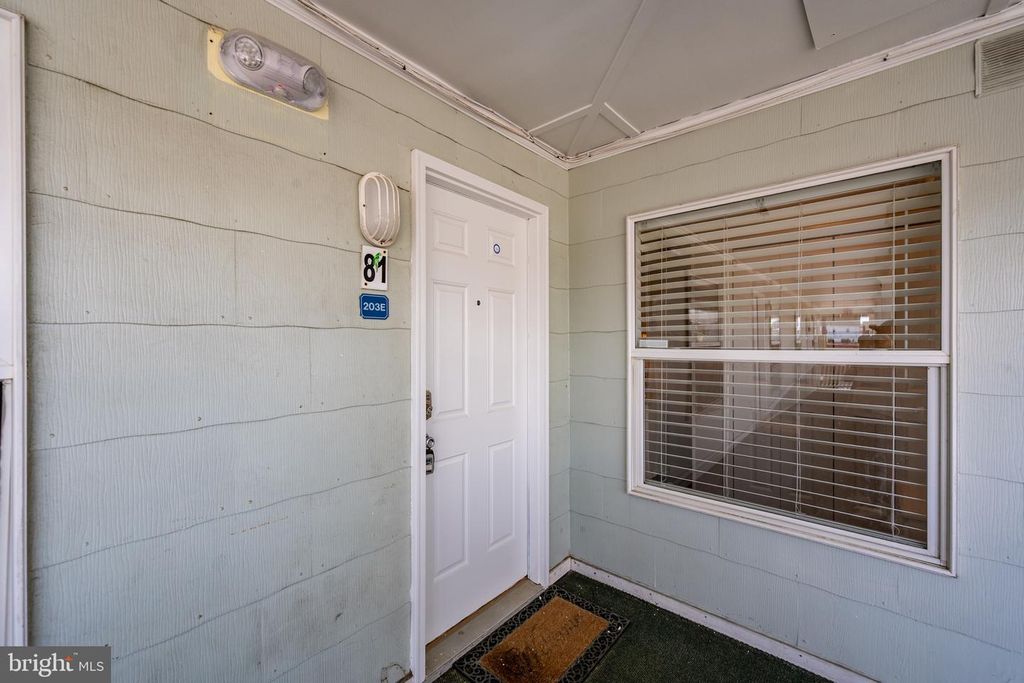 Image 8 of property listing at 207 8TH ST #203E, Ocean City, MD 21842