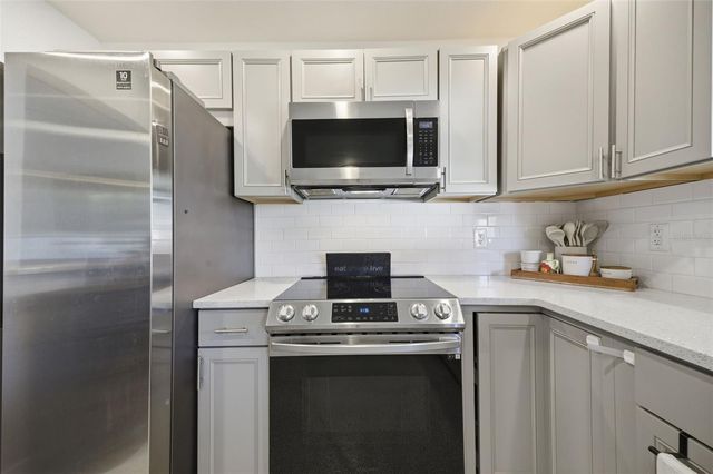 720 LOCUST STREET, Tarpon Springs, FL 34689