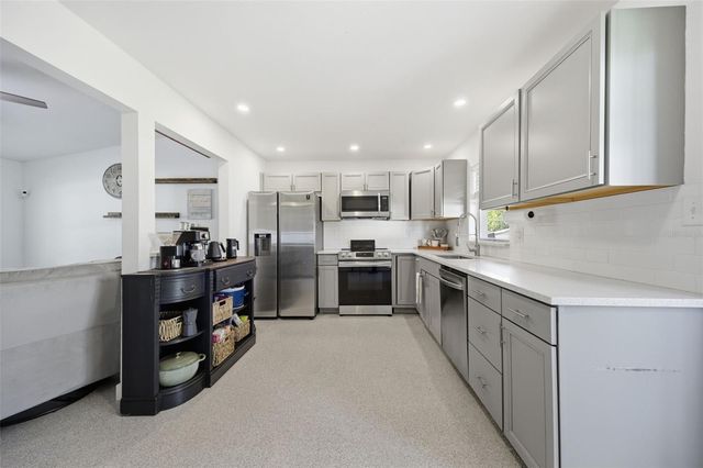 720 LOCUST STREET, Tarpon Springs, FL 34689