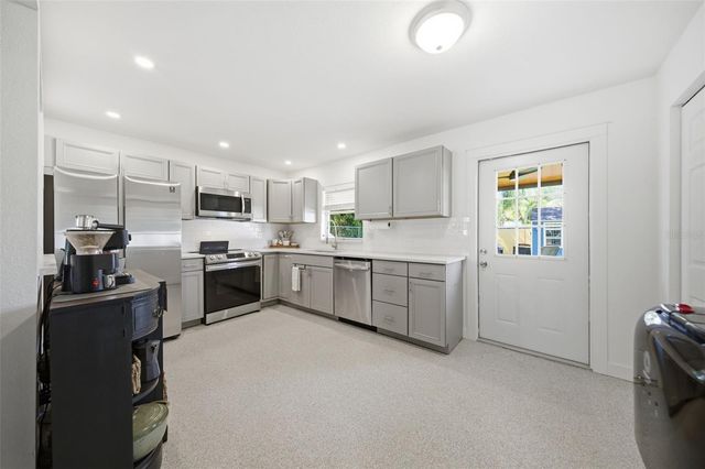 720 LOCUST STREET, Tarpon Springs, FL 34689