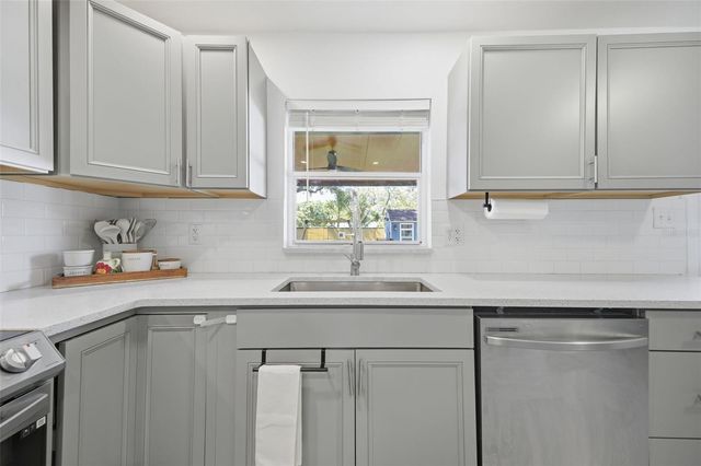 720 LOCUST STREET, Tarpon Springs, FL 34689