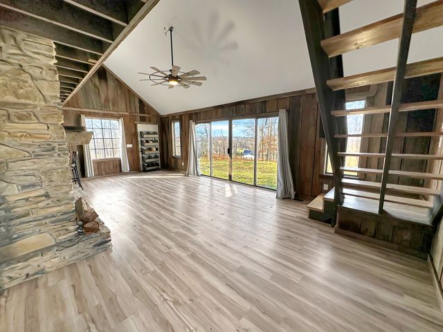 1041 Old Mount Vernon Rd, Bethpage, TN 37022