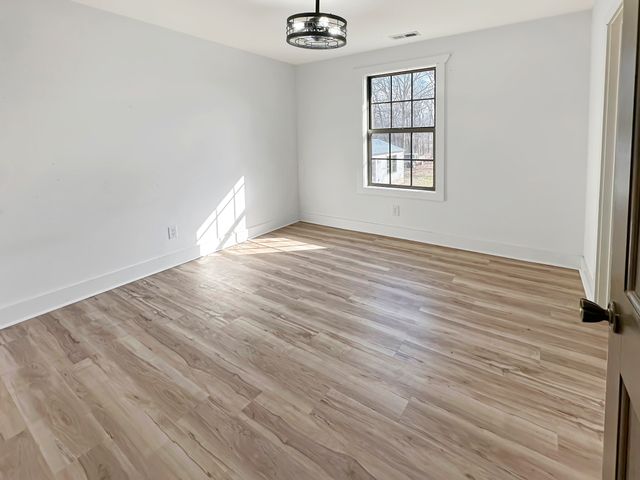 1041 Old Mount Vernon Rd, Bethpage, TN 37022