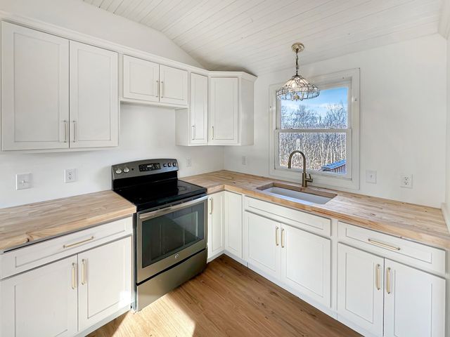 1041 Old Mount Vernon Rd, Bethpage, TN 37022