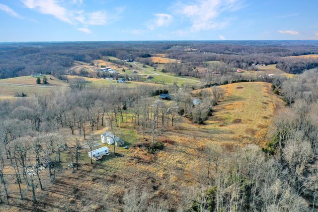 1041 Old Mount Vernon Rd, Bethpage, TN 37022