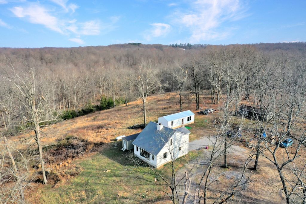 1041 Old Mount Vernon Rd, Bethpage, TN 37022
