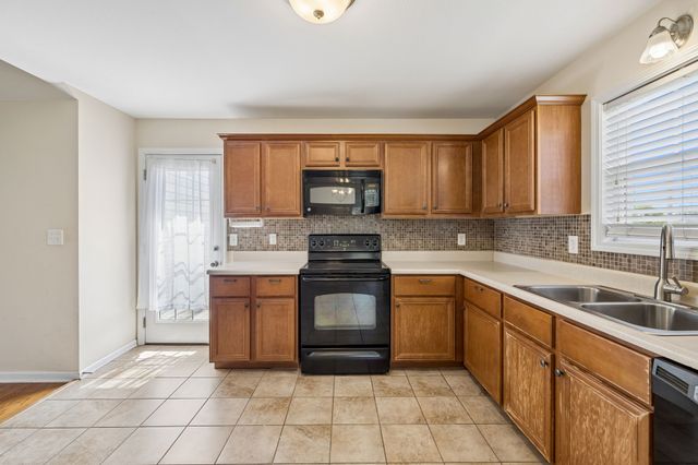 688 Fallbrook Ln, Clarksville, TN 37040