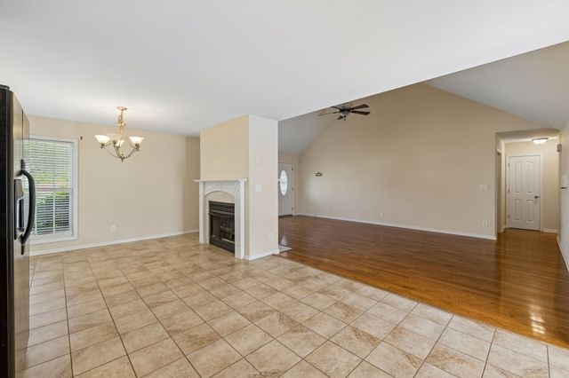 688 Fallbrook Ln, Clarksville, TN 37040