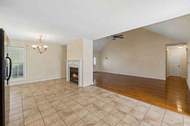 688 Fallbrook Ln, Clarksville, TN 37040