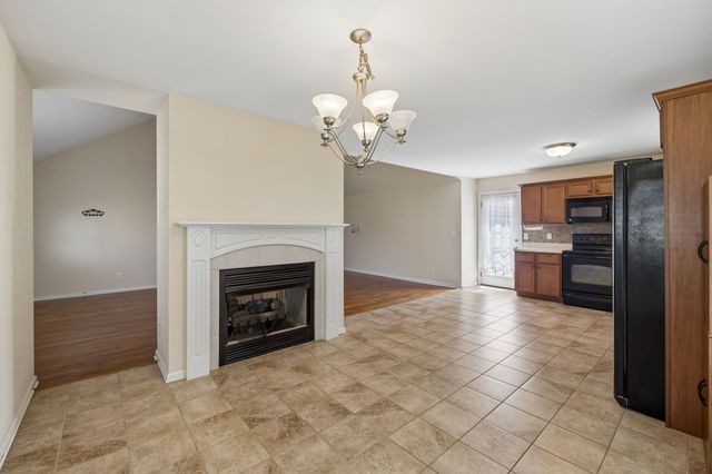 688 Fallbrook Ln, Clarksville, TN 37040