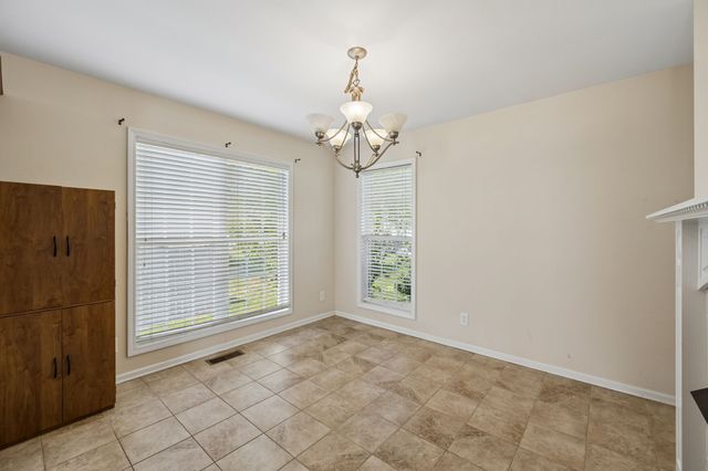 688 Fallbrook Ln, Clarksville, TN 37040