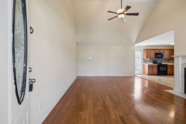 688 Fallbrook Ln, Clarksville, TN 37040