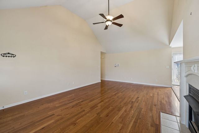 688 Fallbrook Ln, Clarksville, TN 37040