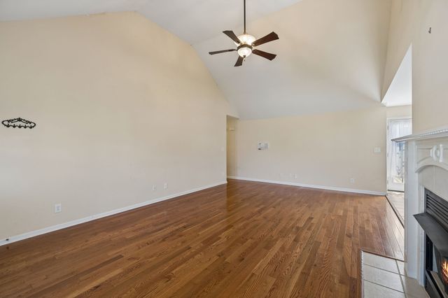 688 Fallbrook Ln, Clarksville, TN 37040