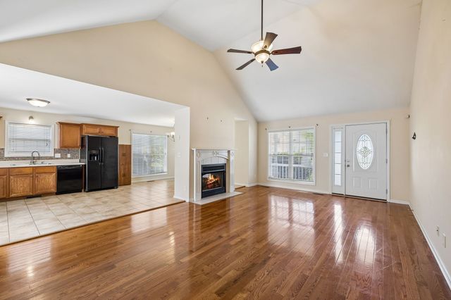 688 Fallbrook Ln, Clarksville, TN 37040