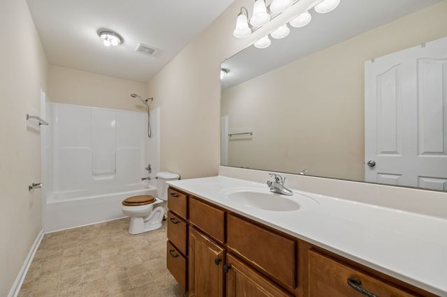 688 Fallbrook Ln, Clarksville, TN 37040