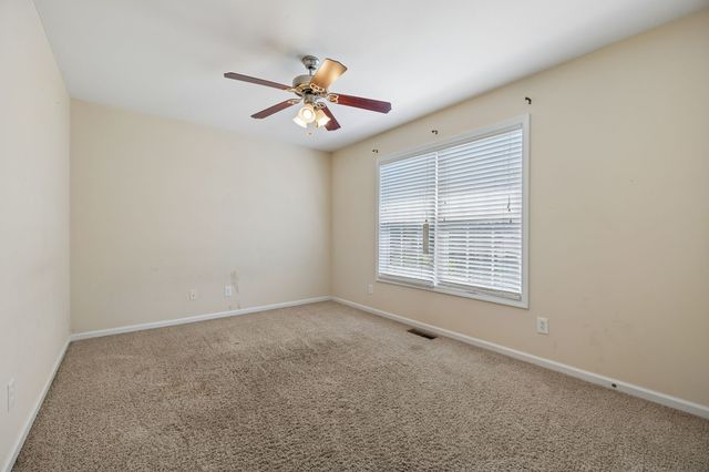 688 Fallbrook Ln, Clarksville, TN 37040