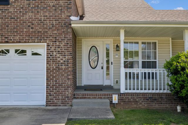 688 Fallbrook Ln, Clarksville, TN 37040