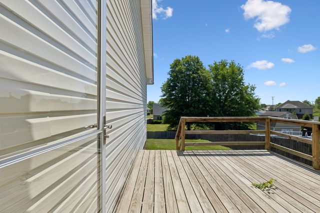 688 Fallbrook Ln, Clarksville, TN 37040