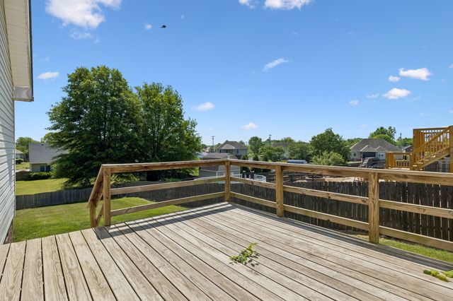 688 Fallbrook Ln, Clarksville, TN 37040