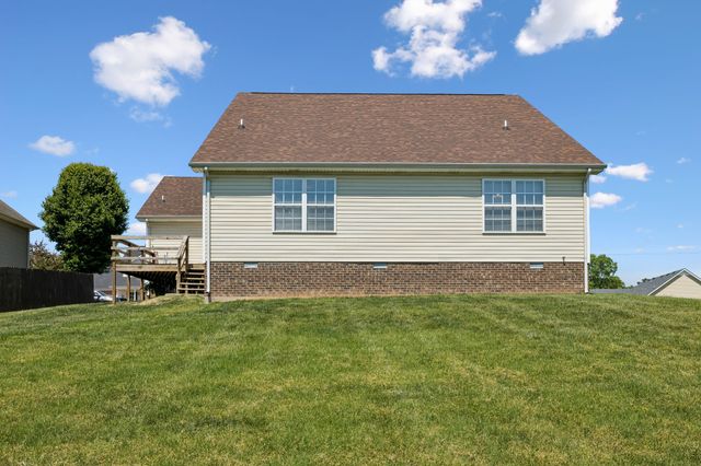 688 Fallbrook Ln, Clarksville, TN 37040