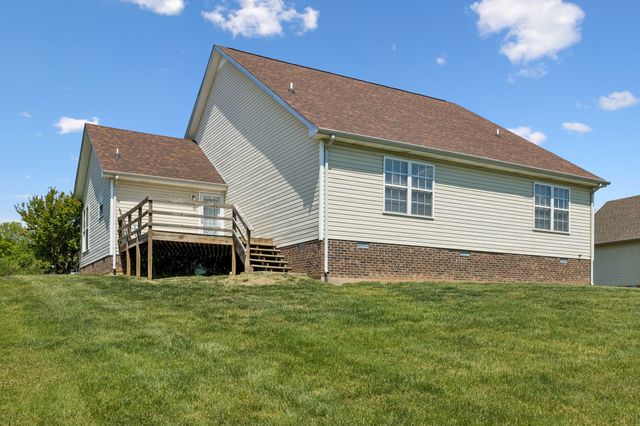 688 Fallbrook Ln, Clarksville, TN 37040