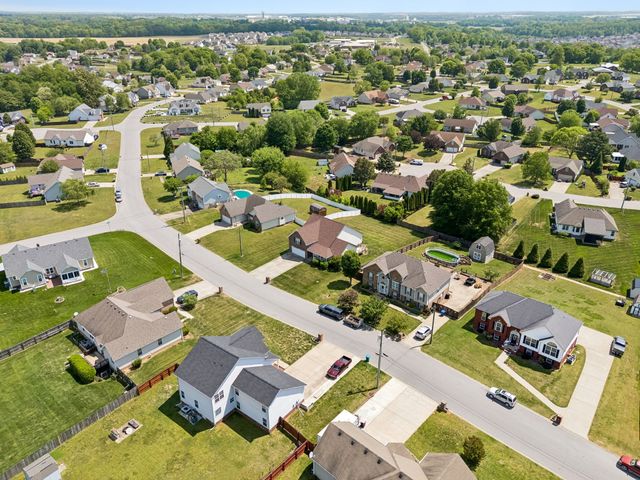 688 Fallbrook Ln, Clarksville, TN 37040