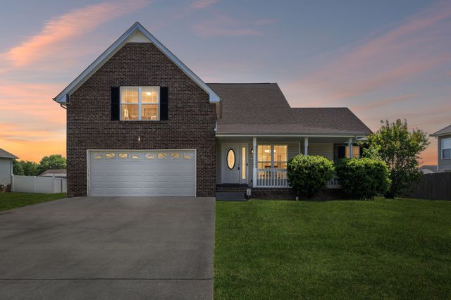 688 Fallbrook Ln, Clarksville, TN 37040