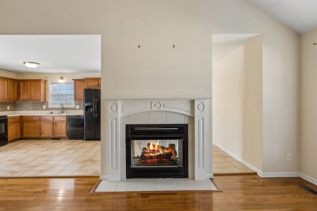 688 Fallbrook Ln, Clarksville, TN 37040