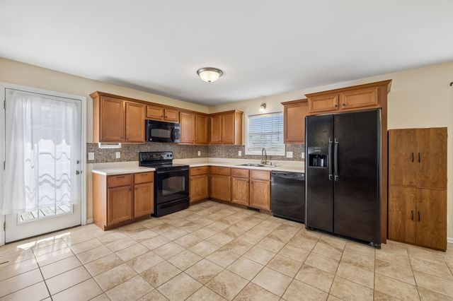 688 Fallbrook Ln, Clarksville, TN 37040