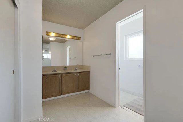 10568 Des Moines, Porter Ranch, CA 91326