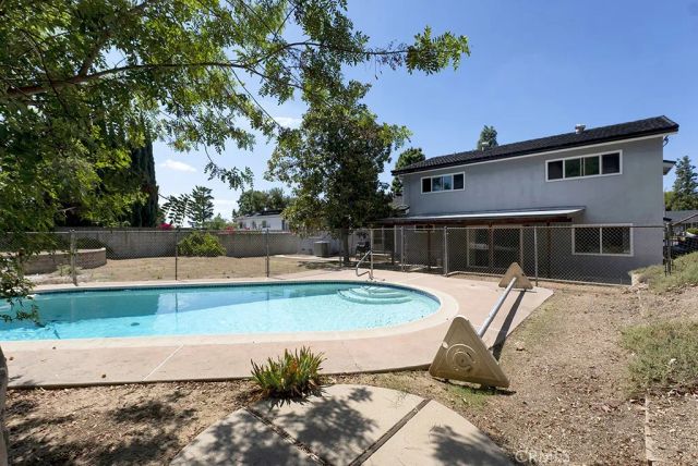 10568 Des Moines, Porter Ranch, CA 91326