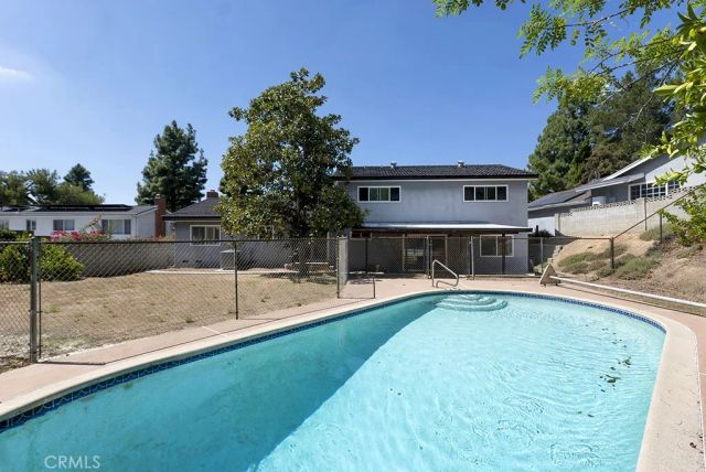 10568 Des Moines, Porter Ranch, CA 91326