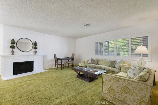 10568 Des Moines, Porter Ranch, CA 91326
