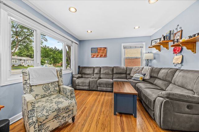 817 S Spring Road, Elmhurst, IL 60126