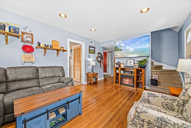 817 S Spring Road, Elmhurst, IL 60126