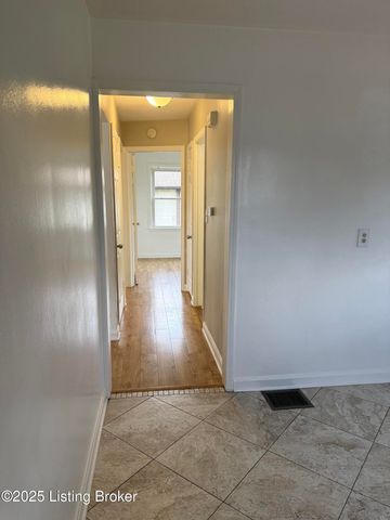 6732 Marian Dr, Louisville, KY 40216