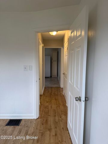 6732 Marian Dr, Louisville, KY 40216