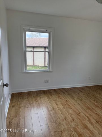 6732 Marian Dr, Louisville, KY 40216