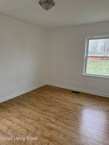 6732 Marian Dr, Louisville, KY 40216