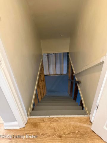 6732 Marian Dr, Louisville, KY 40216