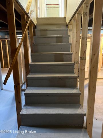 6732 Marian Dr, Louisville, KY 40216