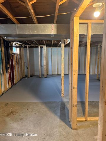 6732 Marian Dr, Louisville, KY 40216