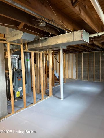 6732 Marian Dr, Louisville, KY 40216