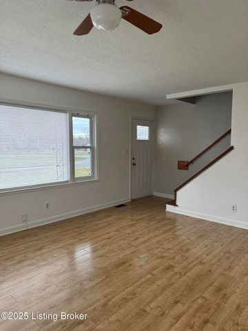 6732 Marian Dr, Louisville, KY 40216