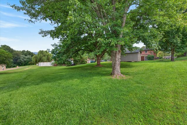 309 Dunbar Cave Rd, Clarksville, TN 37043