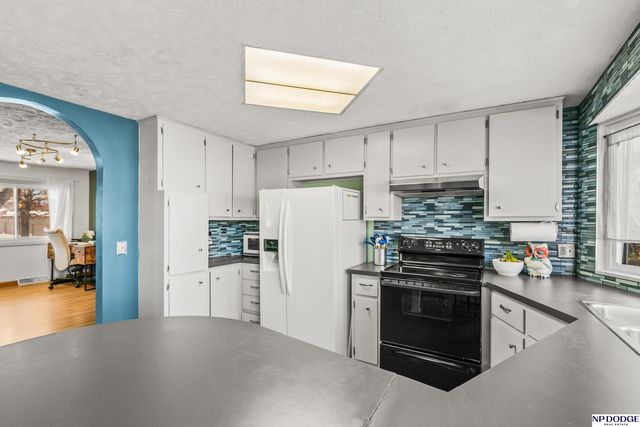 13424 Montclair Drive, Omaha, NE 68144